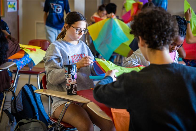 Ravenwood High students teach in Spanish class